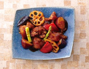 若鶏と根菜の黒酢炒め定食のイメージ